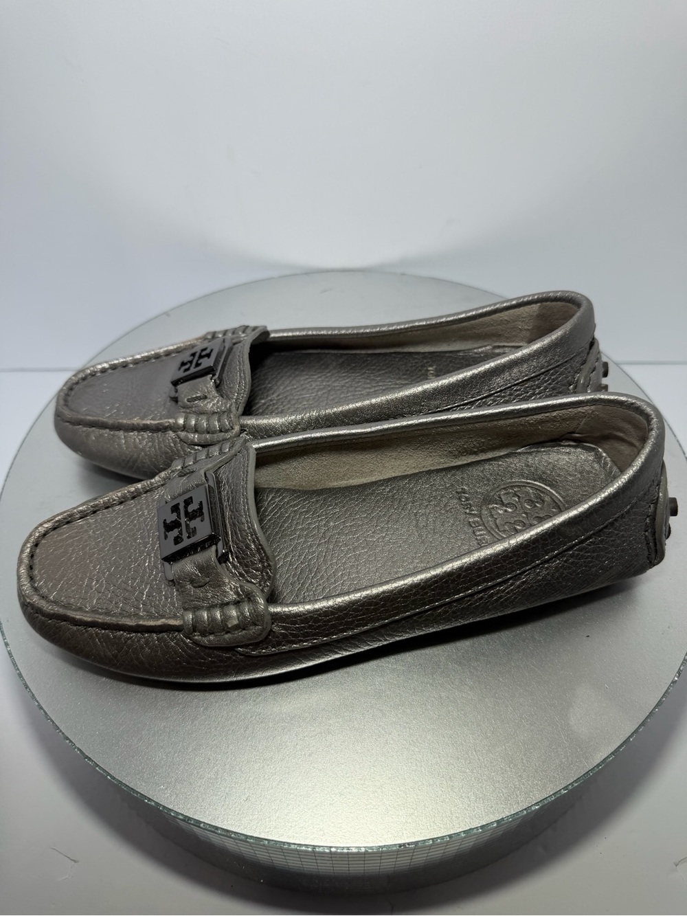Tory Burch Pewter Leather Logo Bit Loafers size 5.5 Exellent condition - Picture 7 of 10